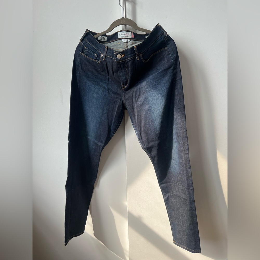 Lucky Brand dark denim curvy fit jeans. Size 32/14